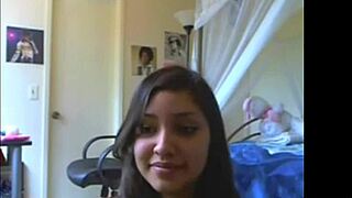 i'm the brunette chick playing wii naked on webcam, oops i forgot my clothes