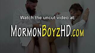 Σκατά, σέξι gay Mormon αυνανίζεται σκληρά!