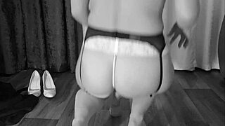 Ardentina in lingerie gets off on a dildo