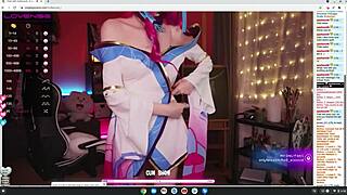 このコスプレヘンタイの痴女が全裸でストリップするの見てみたい？