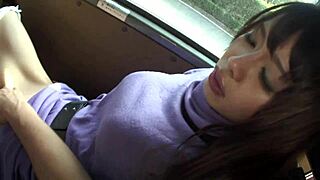 일본 년이 소파에서 입 크게 벌리고 거대한 자지 드릴링