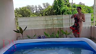 Víz Alatti Domináció Durva Szexszel A Medencében