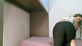 Look how my huge ass bounces while I ride!