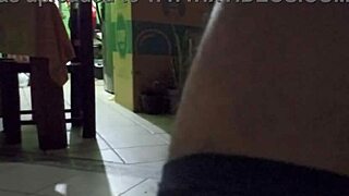 Aku Onani di Ruang Tamu Saat Ibu Masak, Ups, Salahku!