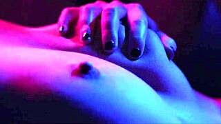 victoria voxx plays with ice on nicole doshi