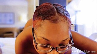 Ebony tjej 18+ knullad hårt i hundstil och rider på sexbandet