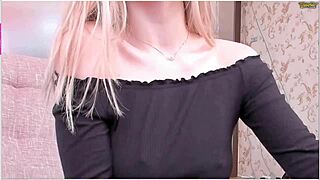 Beautiful Woman Live Broadcast Showing Daily Activities, Conversations, And Performances In Real Time.