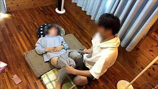 asian boyfriend gets horny on home date