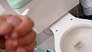 Quick masturbation session in the morning.