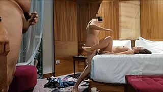 ba�andome con mi hermanastra voyeur masturbation