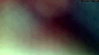 priateľka si užíva dvojitú penetráciu v hotelovej izbe zábava