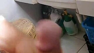 Quick masturbation session in the morning.