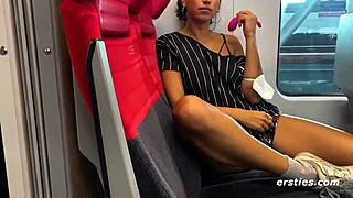 Oye, ¿quieres ver acción lésbica apasionada con tetonas alemanas peludas en baño tren?