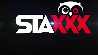 Garota Asiática Quente 18+ em Gangbang Cheio de Porra!