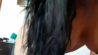 Liderlig stedsøster beder om hård stødning med stor sort pik!