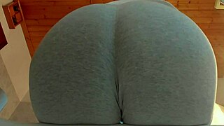 오늘 너는 내 이탈리아 노예, 오줌 탐욕, 친구랑 전화 중에 얼굴에 오줌 싸 😈