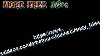 Divoká nudistická zábava na pláži, milenec šuká sexy milf Frinu doggystyle na veřejnosti!