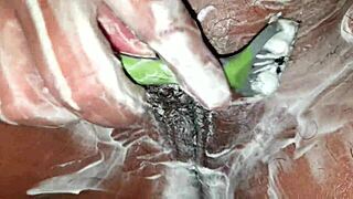 I’m shaving my chubby pussy right now