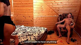 Rik bitch och man dominerar deras ödmjuka hushållerska