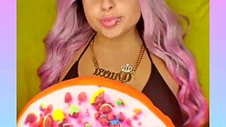 Kruel Kylie Teases Ass