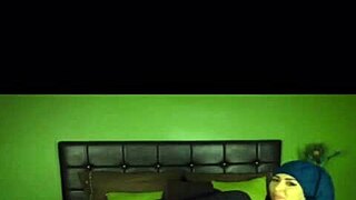 Sexy Arab hijabi twerking her big ass intensely