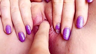 Look at that juicy pussy lips getting fingered to orgasm!