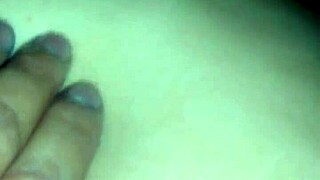 Fingrer stram rumpe mens våt fitte blir hamret