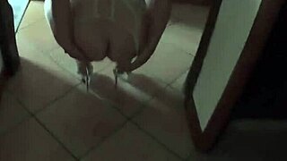 Sebatang kote dalam bontot untuk pelacur