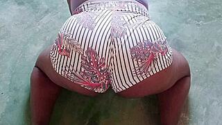 Si pengikut pantat besar panas tu?