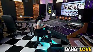 Babe Russia Crystal Rush digodam dalam doggystyle dan missionary