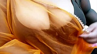 Wow, this Singapore big boobs milf is showing her tits!