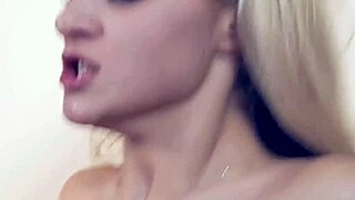 CherryがChoky Iceのハードコックをタイトな尻で渇望。