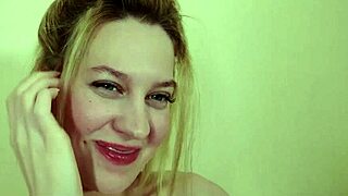 Does this teen hottie orgasm from fingering?