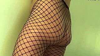 real wife emma shakes her thick ass and masturbatin, so hot i love it