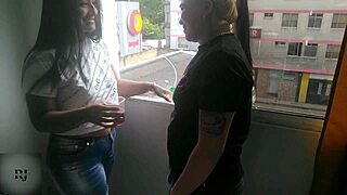 confieso a mi compa�era que soy lesbiana y le tengo ganas parte 1