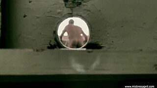 حفلة عيد ميلاد دوميناتريكس أبريل الجامحة مع عبيد مقيدين! 🎉