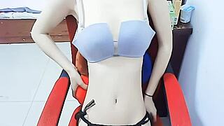 Close Up View of Cute Chinese Girl Ut小語