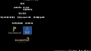 Scènes chaudes dans Young M 3 m'ont accroché avec des vibes asiatiques.