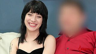 Svázaná šlapka dostane prdel do krku v drsné BDSM sešlosti