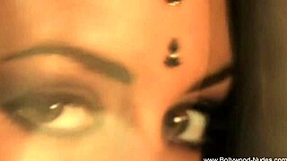 brunette tall lady dances nude teasingly 😊