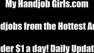 שלט בחושים עם יד POV במכנסי יוגה צמודים