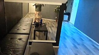 Майя Йоханссон сосет член незнакомца в тренажерном зале