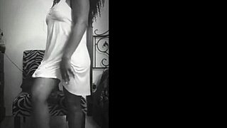 dancing to jamie foxx ft marsha ambrosius freakin me