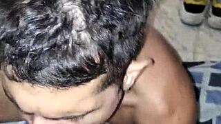 Глотая огромный член на улице как профи