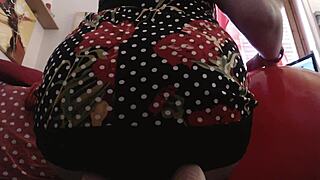 Nicoletta teases with big balloons. Her fetish passion is ready to thrill you.