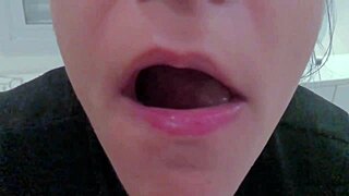 I love to kiss her mouth