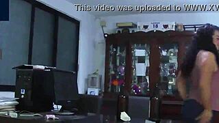 Encuentro a mi vecina en la calle y me la llevo a mi casa para tomarle fotos 😏