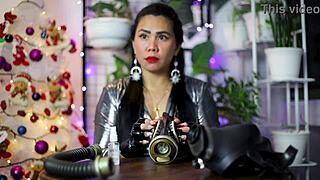 검은 라텍스 장갑으로 강렬한 페티시 ASMR 경험