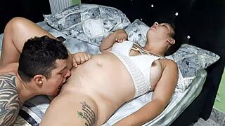 chupo el rico coño de la puta de mi hermanastra