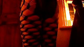 that big booty australian bitch is twerking her ass so slutty